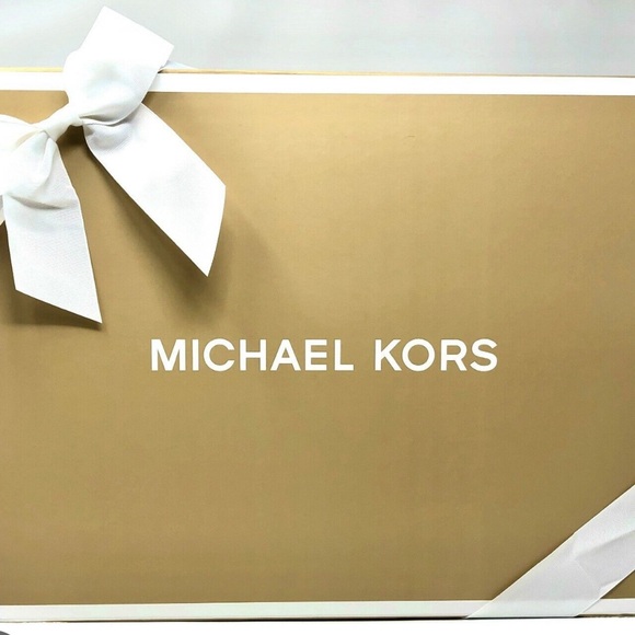 Free Gift Box with MK Purchase - Picture 4 of 4